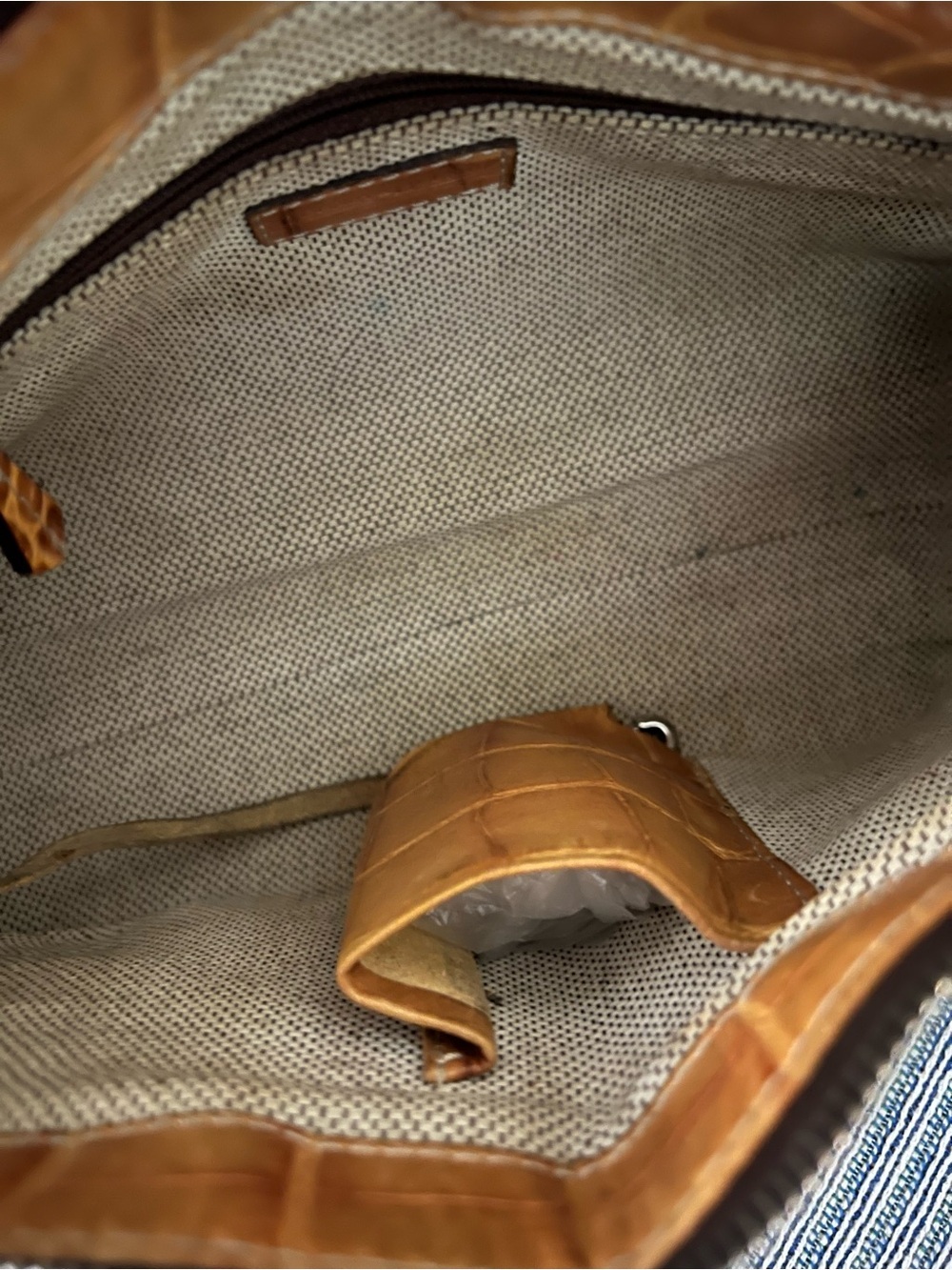 Dooney & Bourke RARE Croc-Embossed Shoulder Bag in Tan - Picture 8 of 10